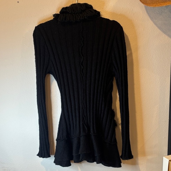 Elegant Black Knit Cardigan with Fur Trim - Picture 6 of 10